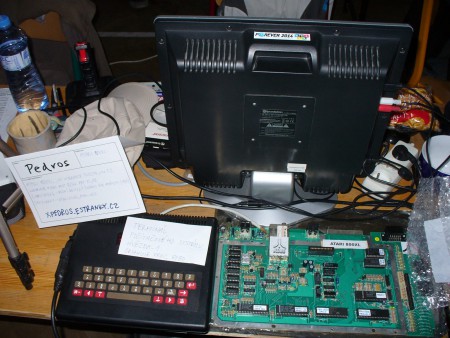 Terminál M4T a Atari 800XL naháč
